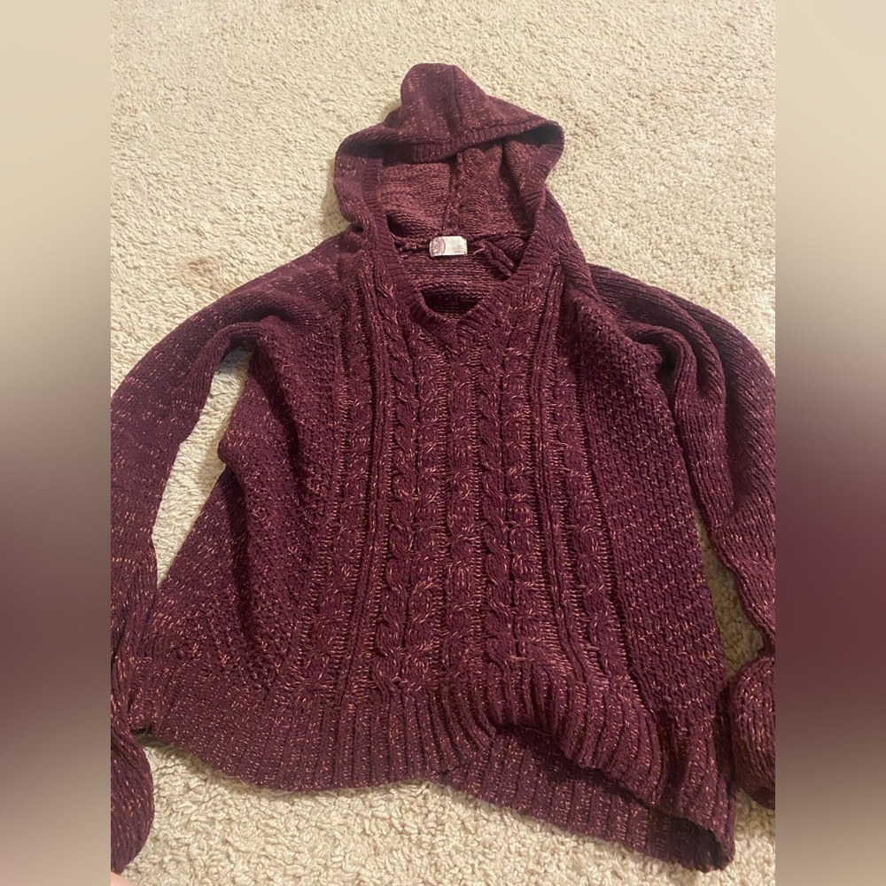 Tight sweater with hoodie
